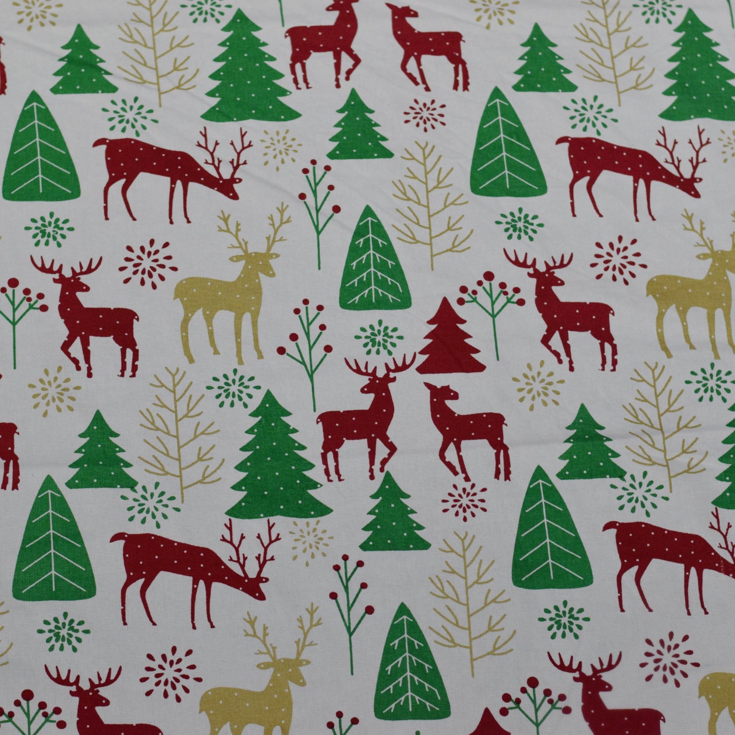 75cm Christmas Tree Skirt – Reindeer & Pine Tree Print, Festive Holiday Decoration
