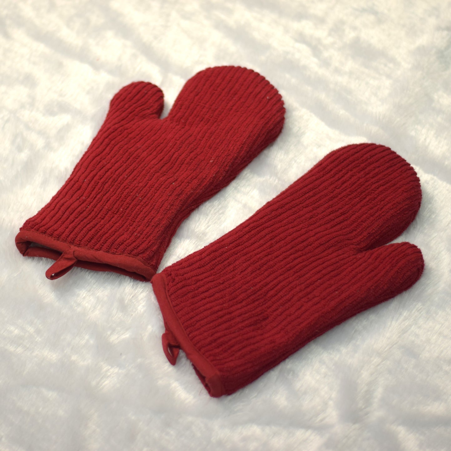 Classic Red Cotton Oven Gloves – Heat Resistant Kitchen Mitts (Set of 2)