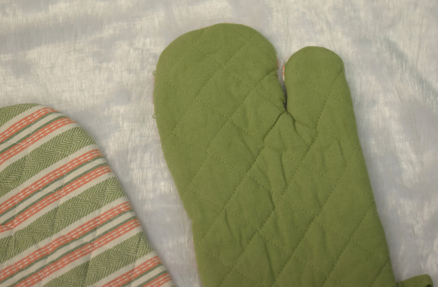 Green Quilted Cotton Oven Gloves – Heat Resistant Kitchen Mitts (Set of 2)