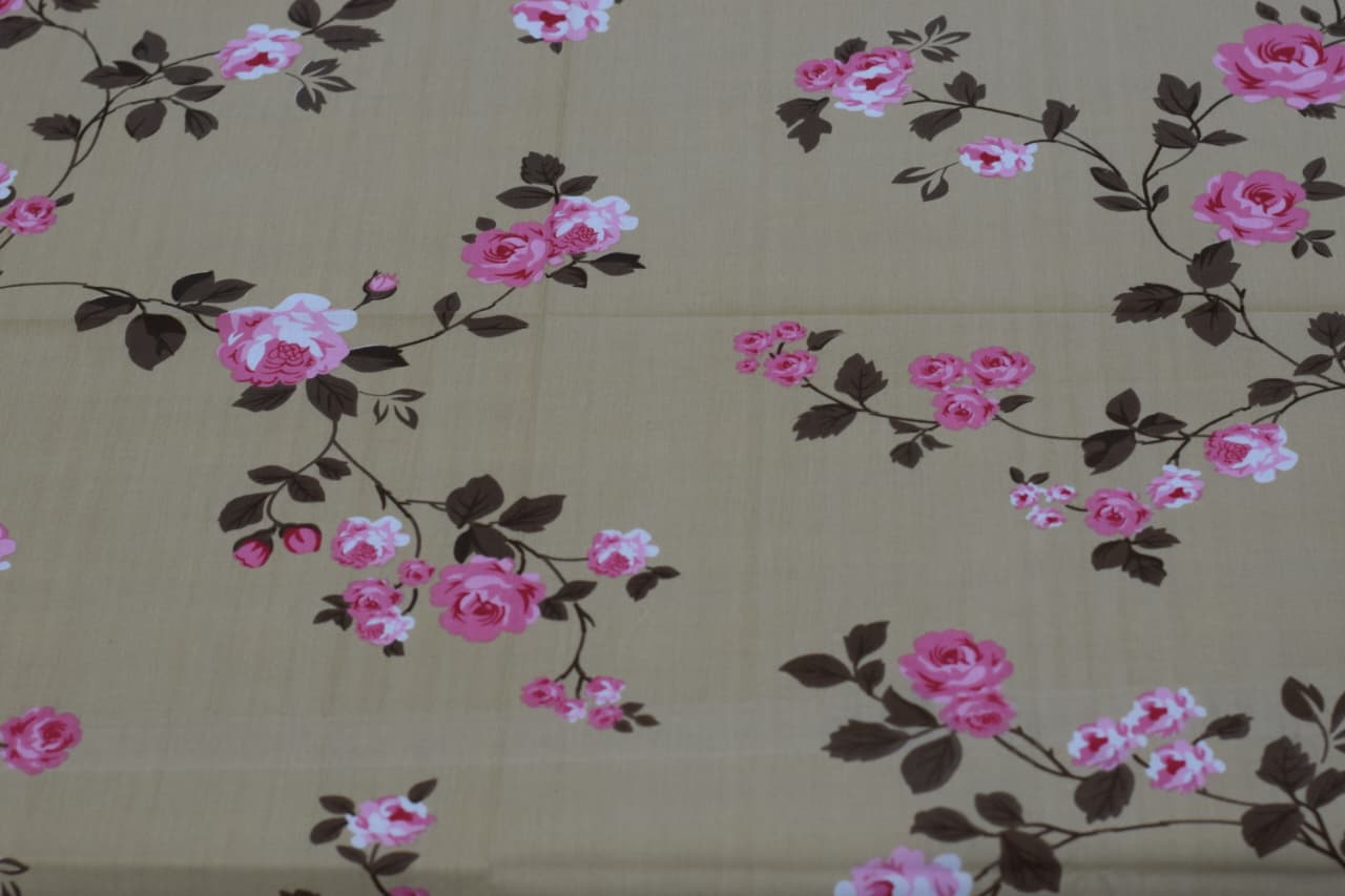 Queen Size Floral Bedspread with Matching Pillow Covers – Beige & Pink Rose Print