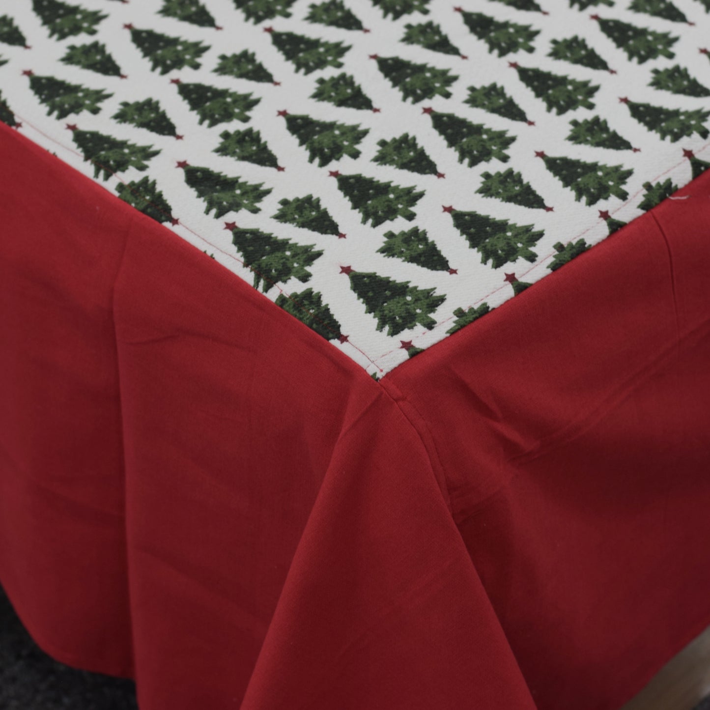 Christmas Tree Printed King Size Cotton Bed Sheet with Pillow Covers