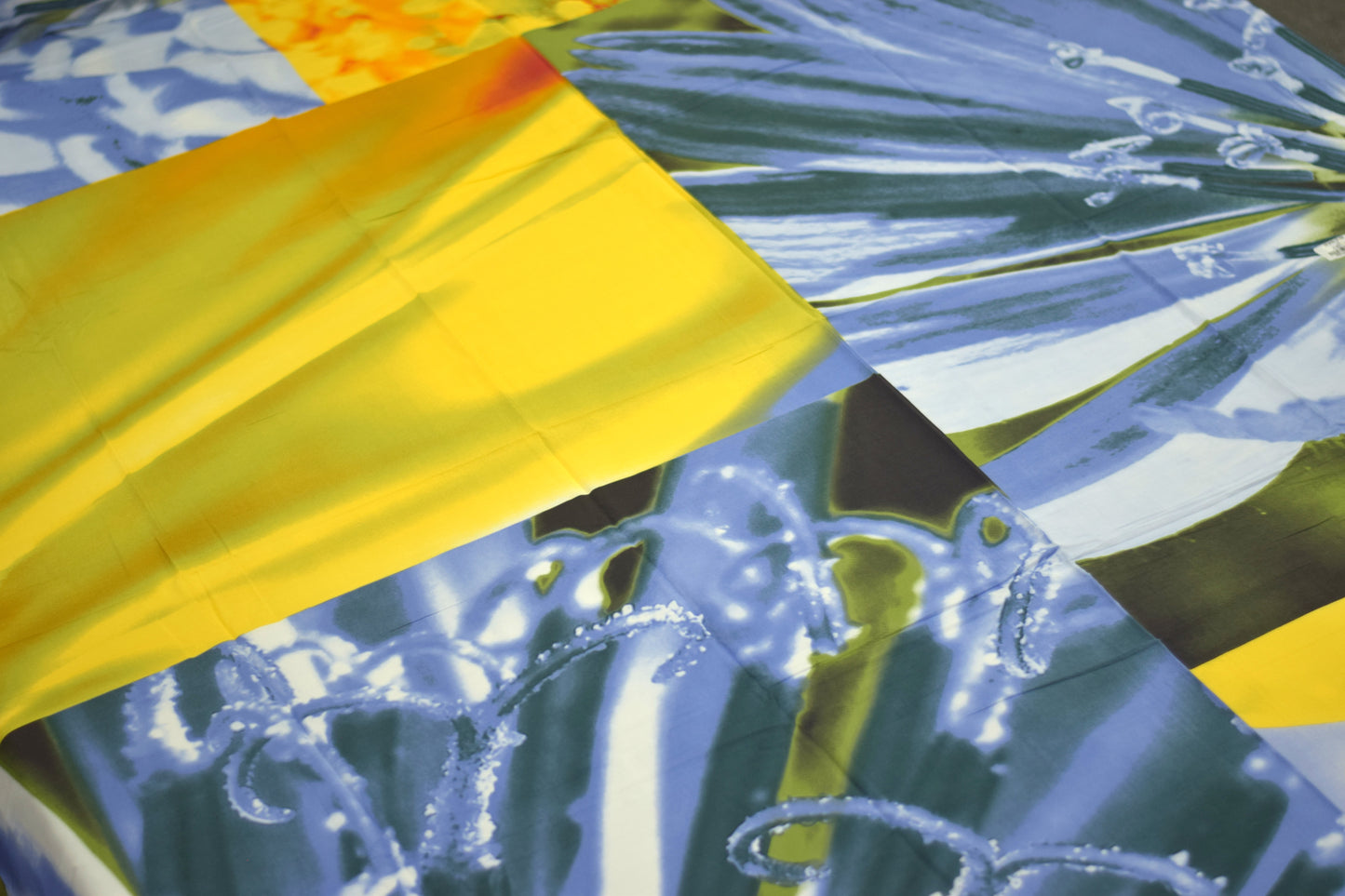 Vibrant Tropical Print Queen Size Bedsheet with 2 Pillow Covers