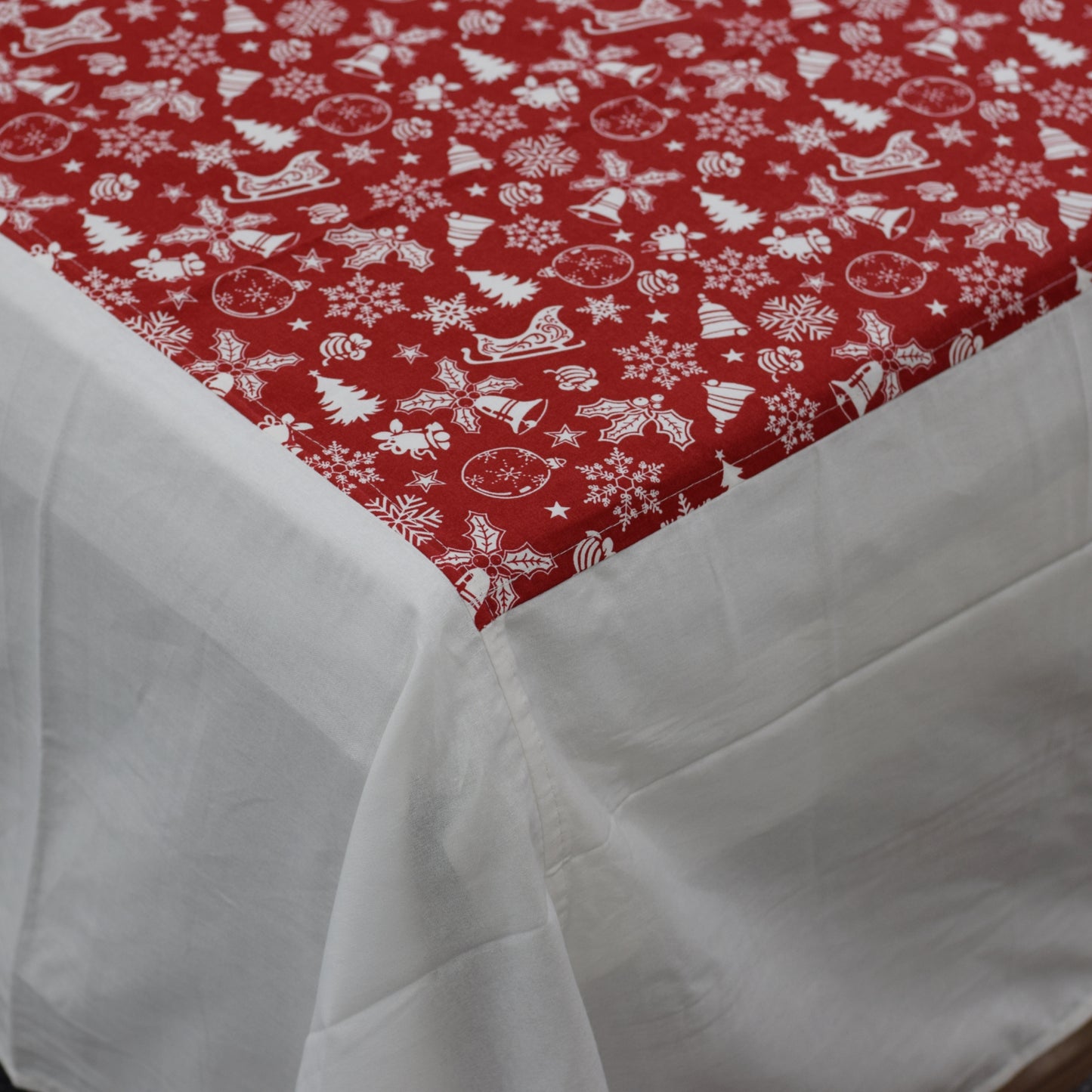 Festive Red Christmas Print King Size Cotton Bed Sheet with Pillow Covers