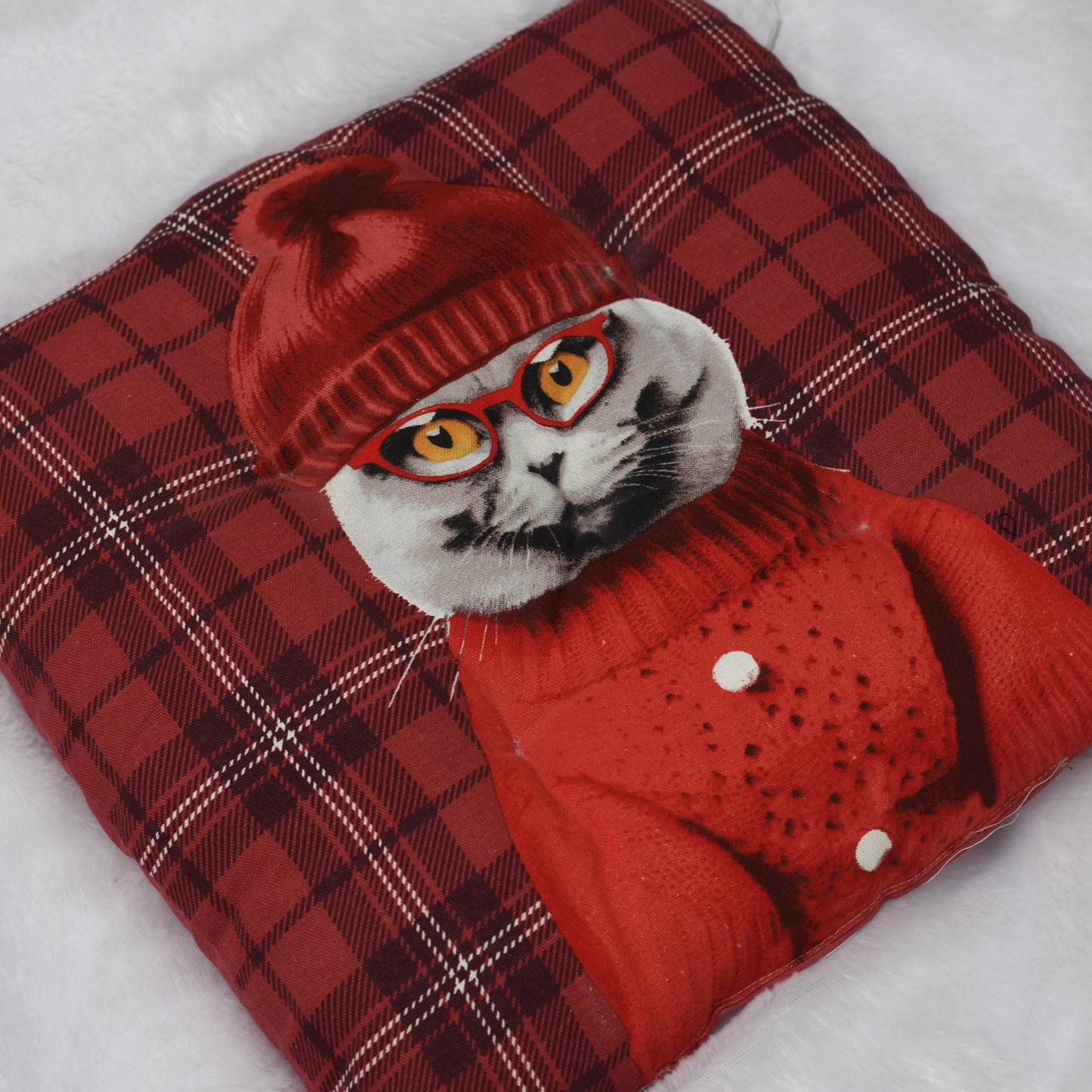 Cozy Cat Print Cushion – Red Checkered 16x16 Inch Decorative Pillow
