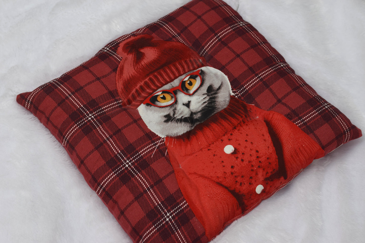 Cozy Cat Print Cushion – Red Checkered 16x16 Inch Decorative Pillow