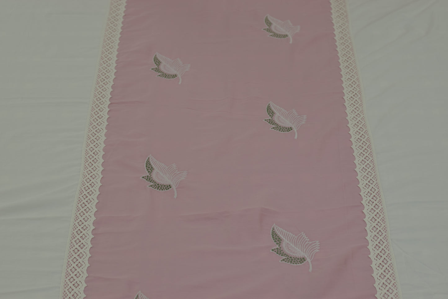 Elegant Pink Bird Motif King Size Bed Sheet Set – Soft Cotton Finish