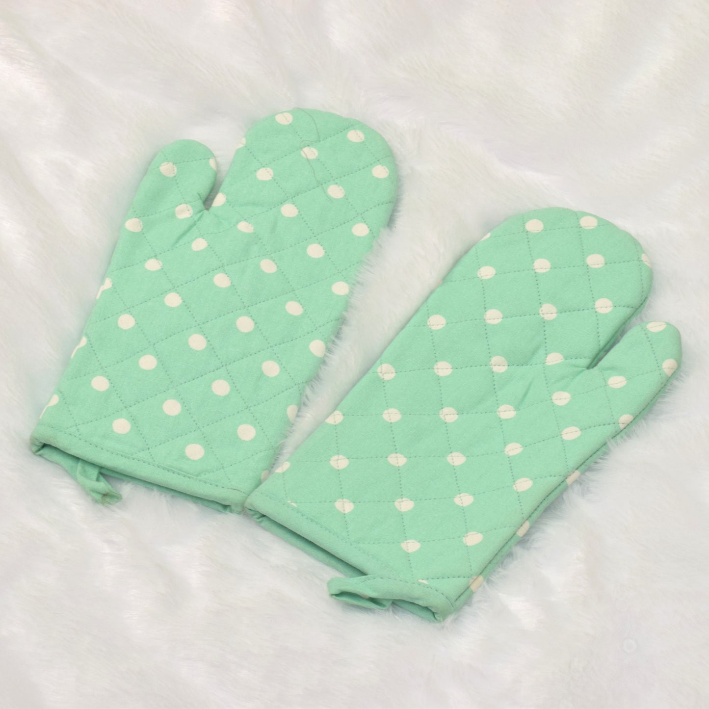 Polka Dot Quilted Cotton Oven Gloves – Heat Resistant Kitchen Mitts (Set of 2)
