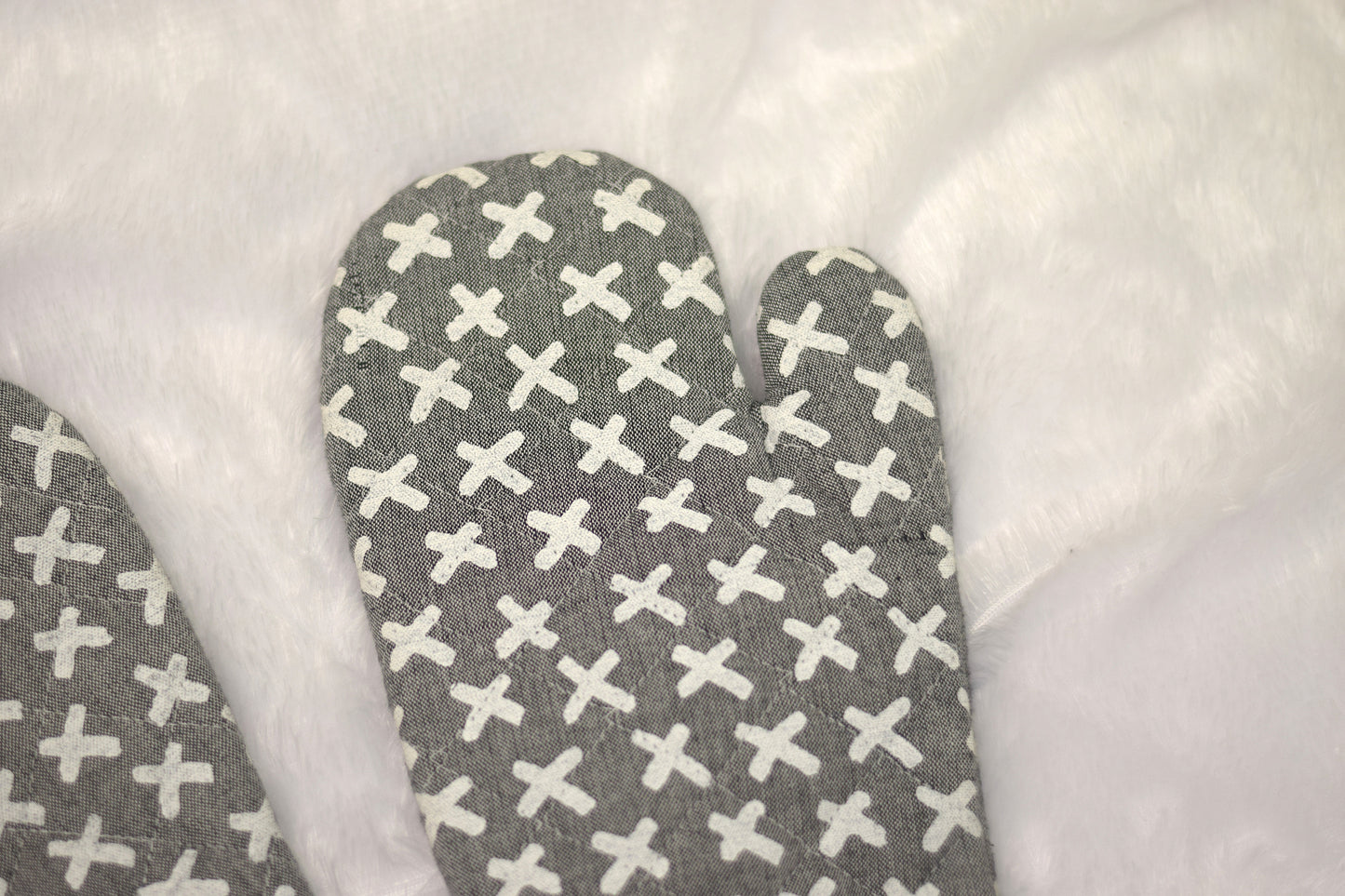Grey Cross Pattern Cotton Oven Gloves – Set of 2