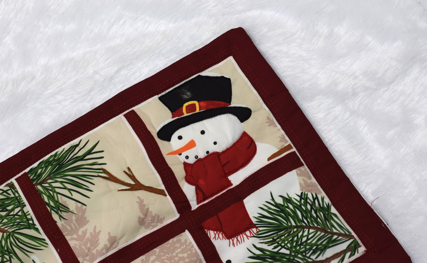 Festive Snowman Window View Christmas Table Mat – 20 x 14 Inch