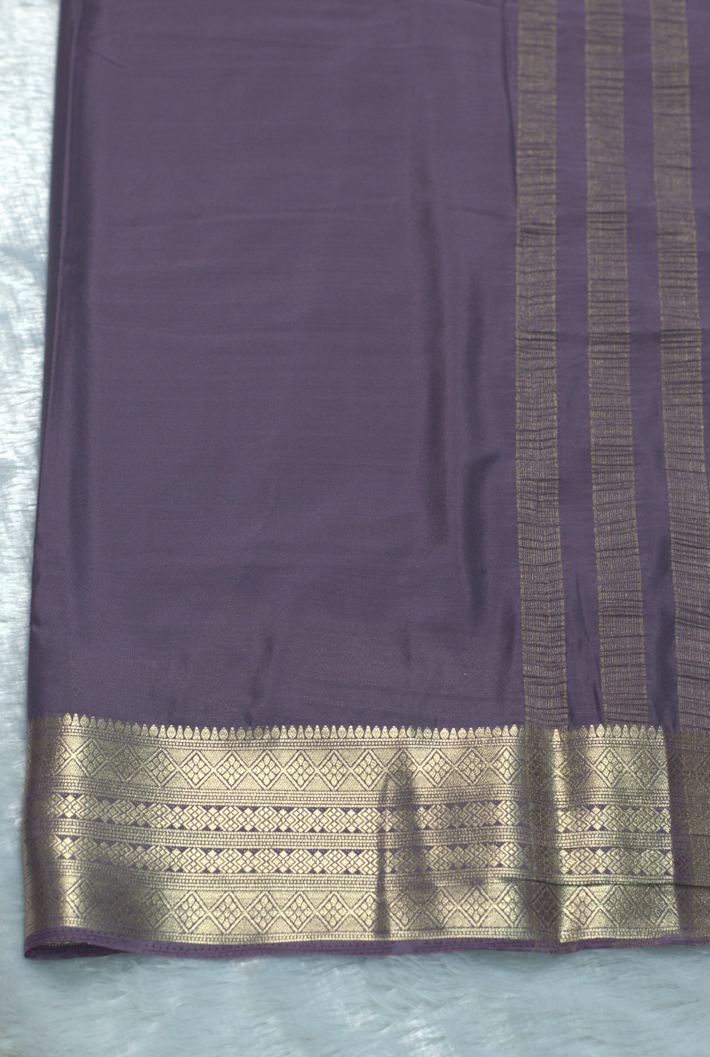 Elegant Lavender Viscose Georgette Saree with Golden Zari Border & Blouse Piece