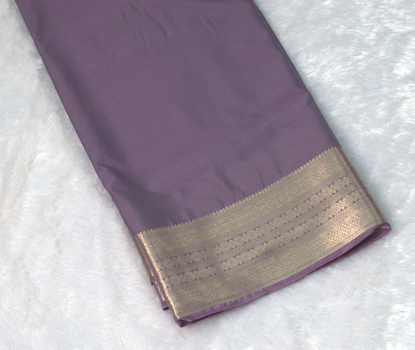 Elegant Lavender Viscose Georgette Saree with Golden Zari Border & Blouse Piece