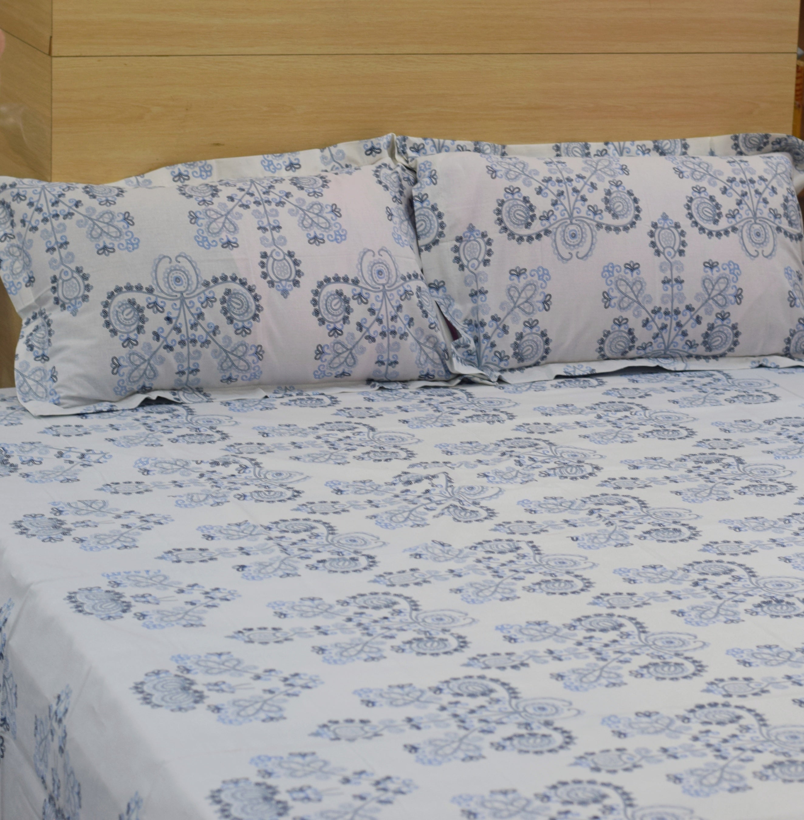 Elegant Indigo Block Print Cotton Bedsheet Set – Queen Bed Bedsheet with 2 Pillow Covers