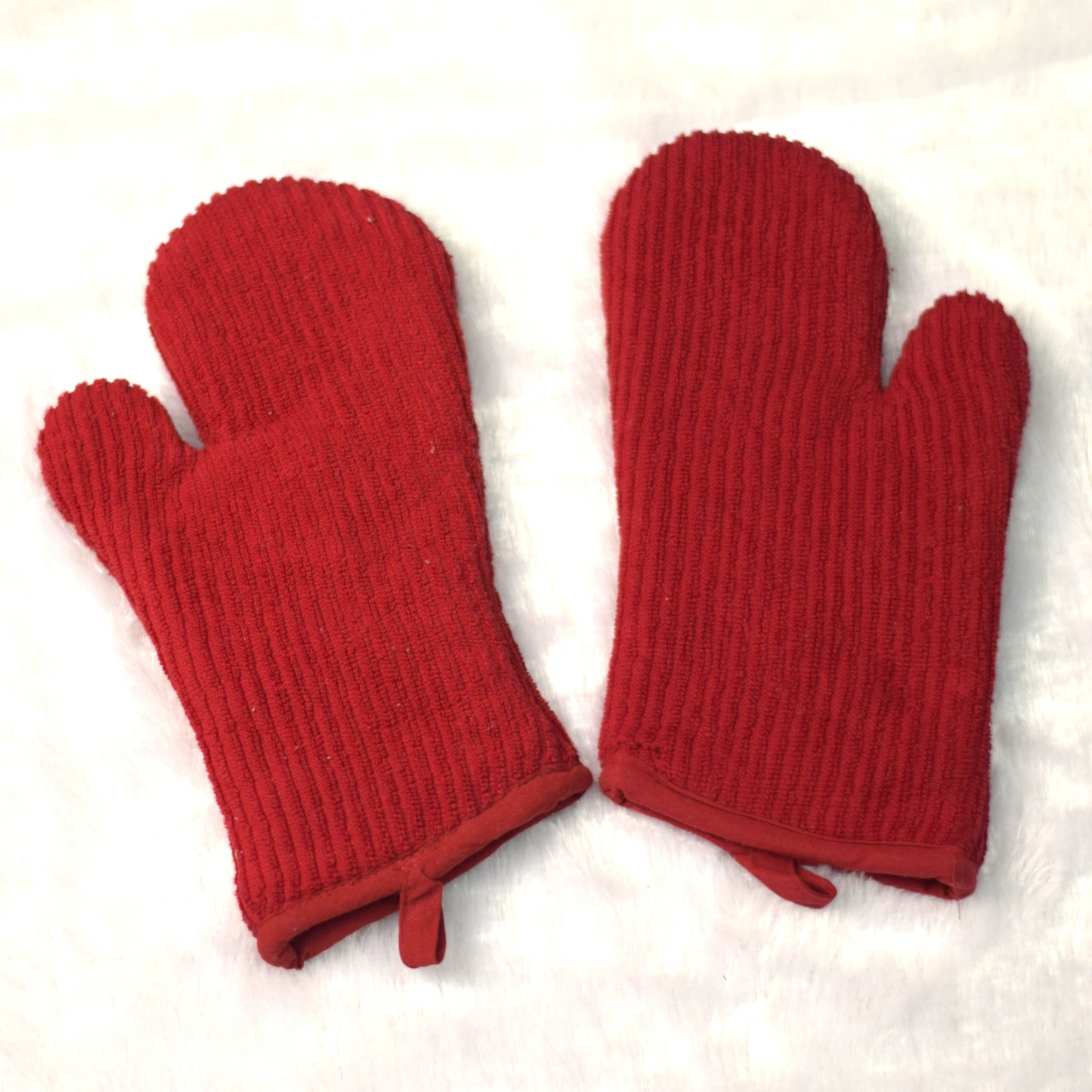 Classic Red Cotton Oven Gloves – Heat Resistant Kitchen Mitts (Set of 2)