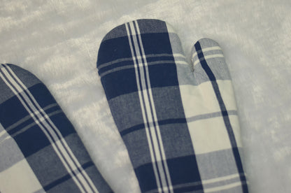 Blue & White Checkered Cotton Oven Gloves – Heat Resistant Kitchen Mitts (Set of 2)