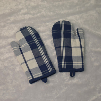 Blue & White Checkered Cotton Oven Gloves – Heat Resistant Kitchen Mitts (Set of 2)