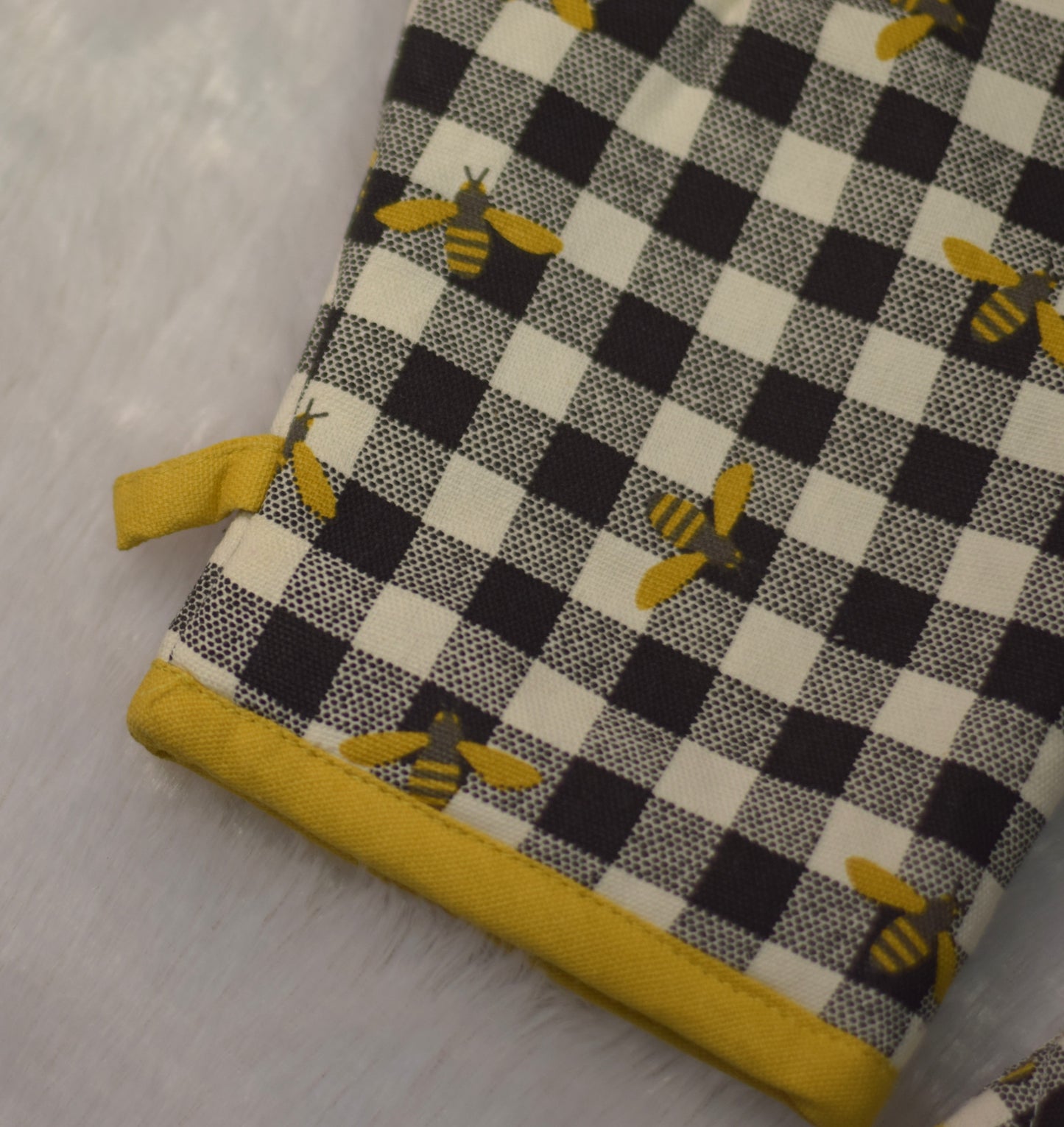 Honeybee Checkered Cotton Oven Gloves – Set of 2