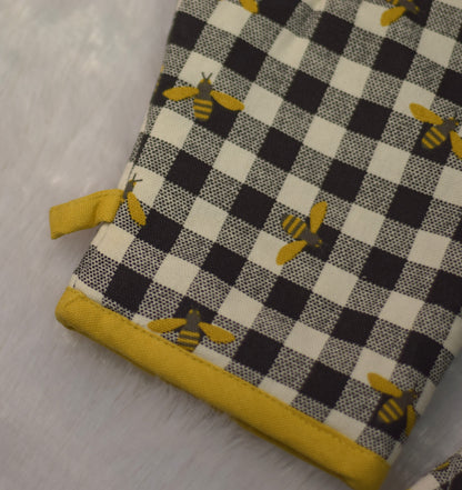 Honeybee Checkered Cotton Oven Gloves – Set of 2