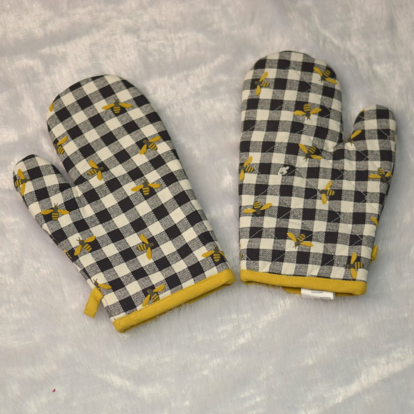 Honeybee Checkered Cotton Oven Gloves – Set of 2