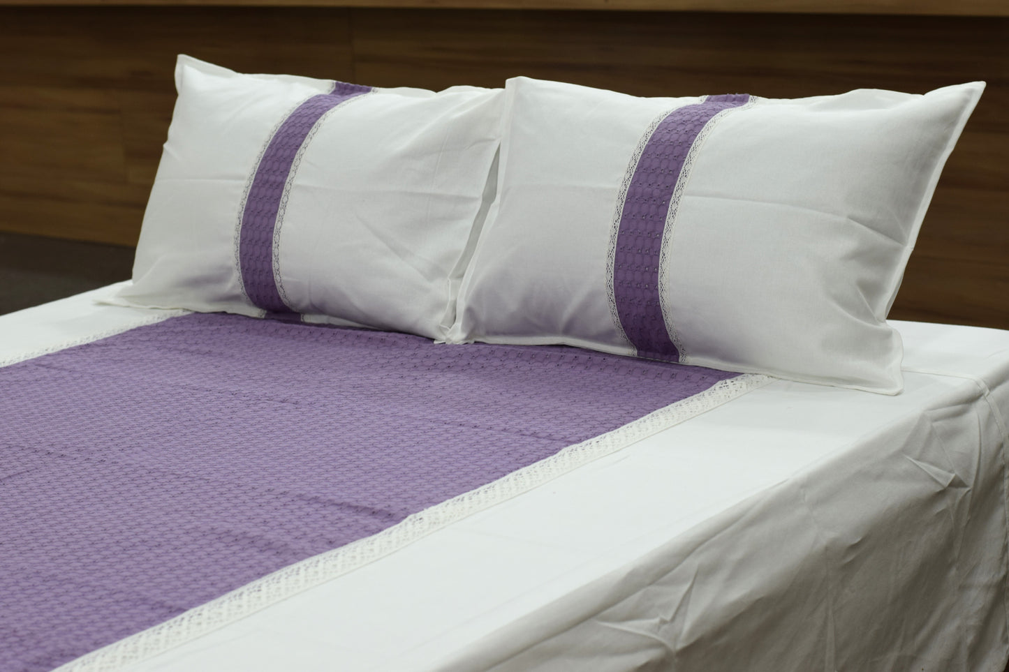 Elegant White &Lavender King Size Bedspread Set with Lace Border