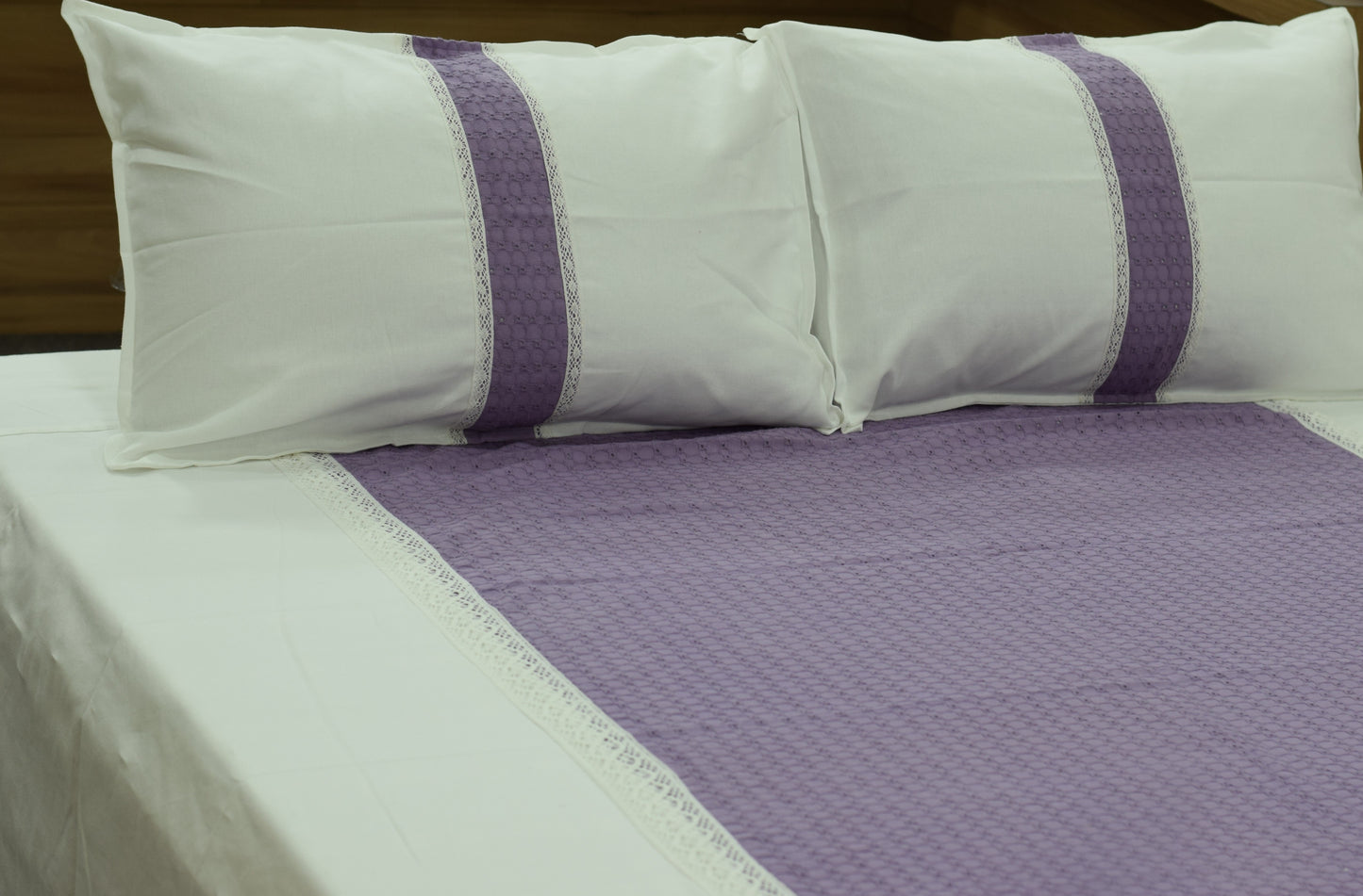 Elegant White &Lavender King Size Bedspread Set with Lace Border