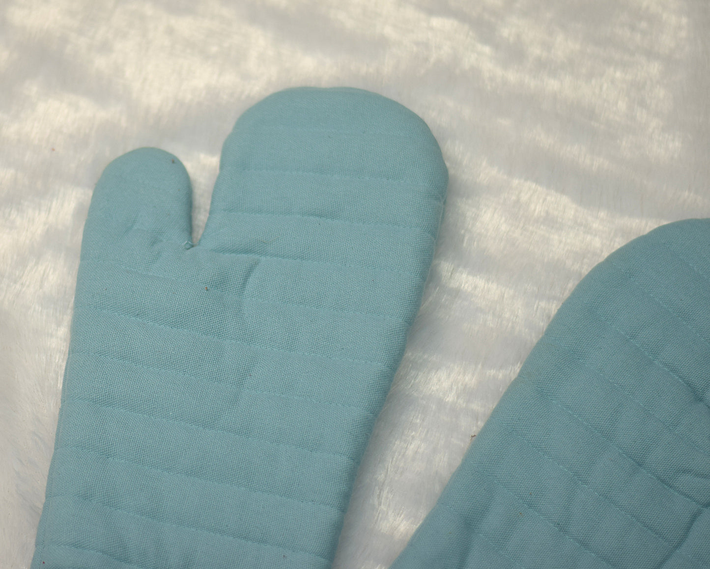 Soft Blue Cotton Quilted Oven Gloves – Heat Resistant Kitchen Mitts (Set of 2)