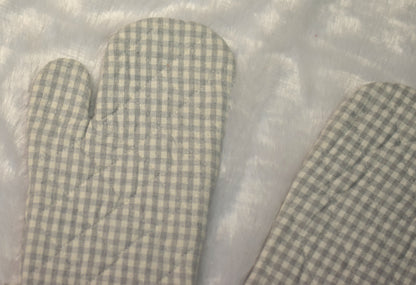 Grey Checkered Cotton Oven Gloves – Heat Resistant Kitchen Mitts (Set of 2)