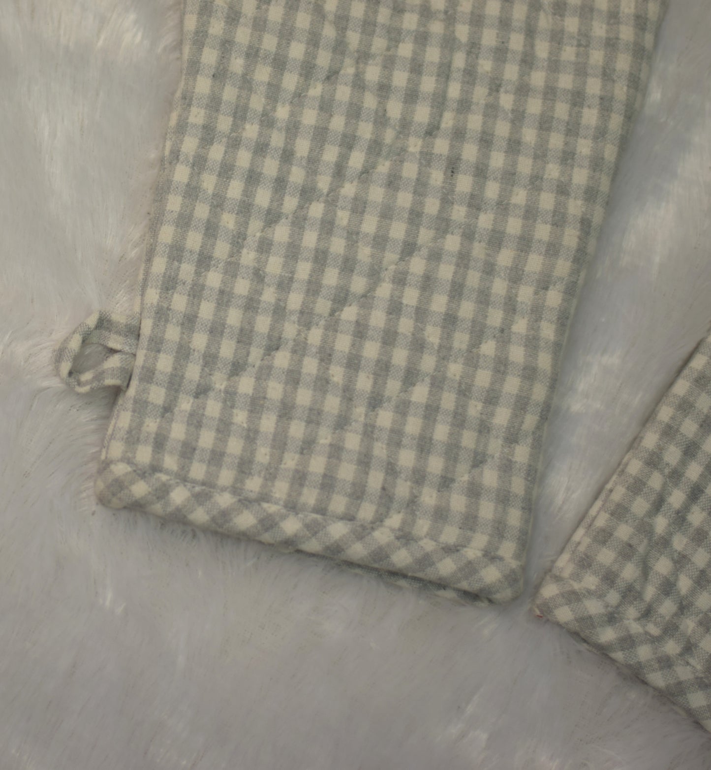 Grey Checkered Cotton Oven Gloves – Heat Resistant Kitchen Mitts (Set of 2)