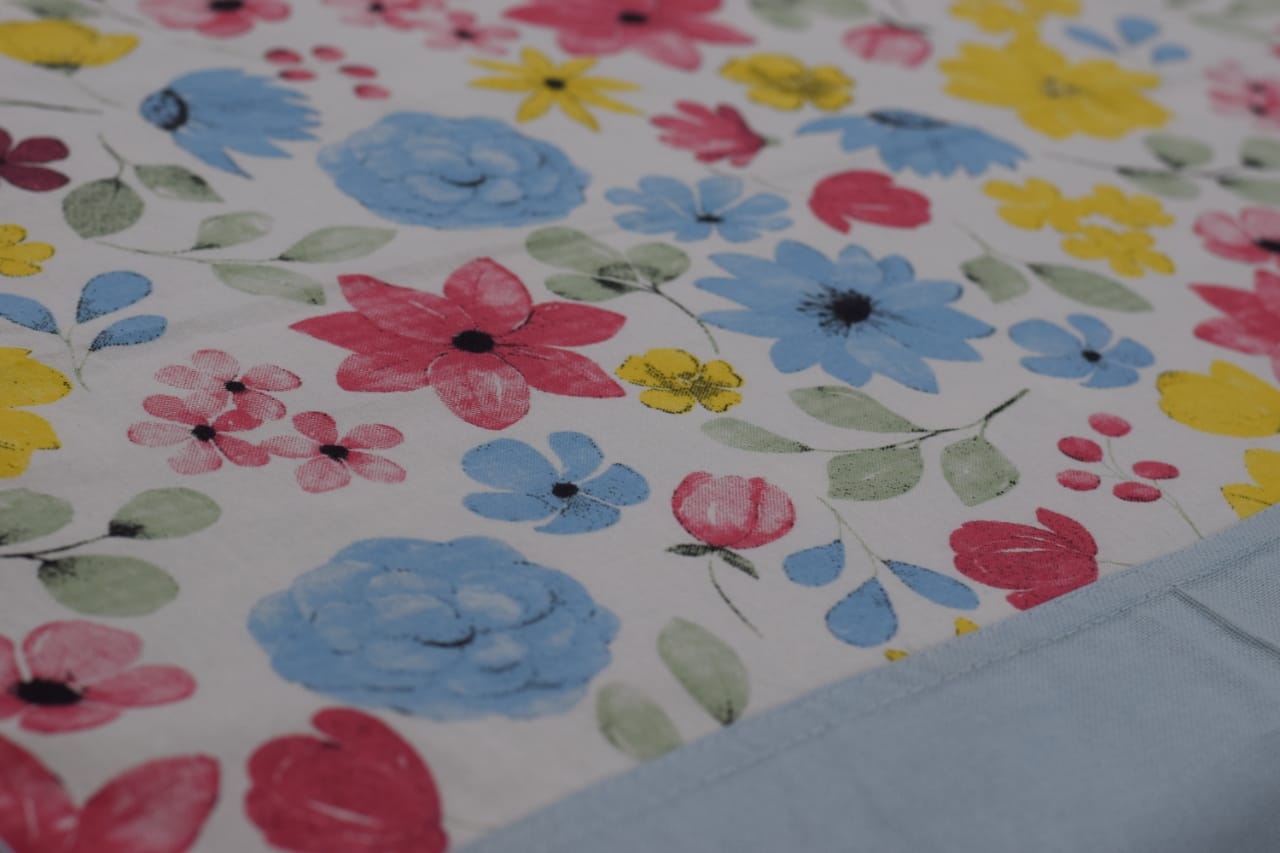 Floral Printed King Size Bedspread with Matching Pillow Covers – Soft & Elegant Bedroom Décor