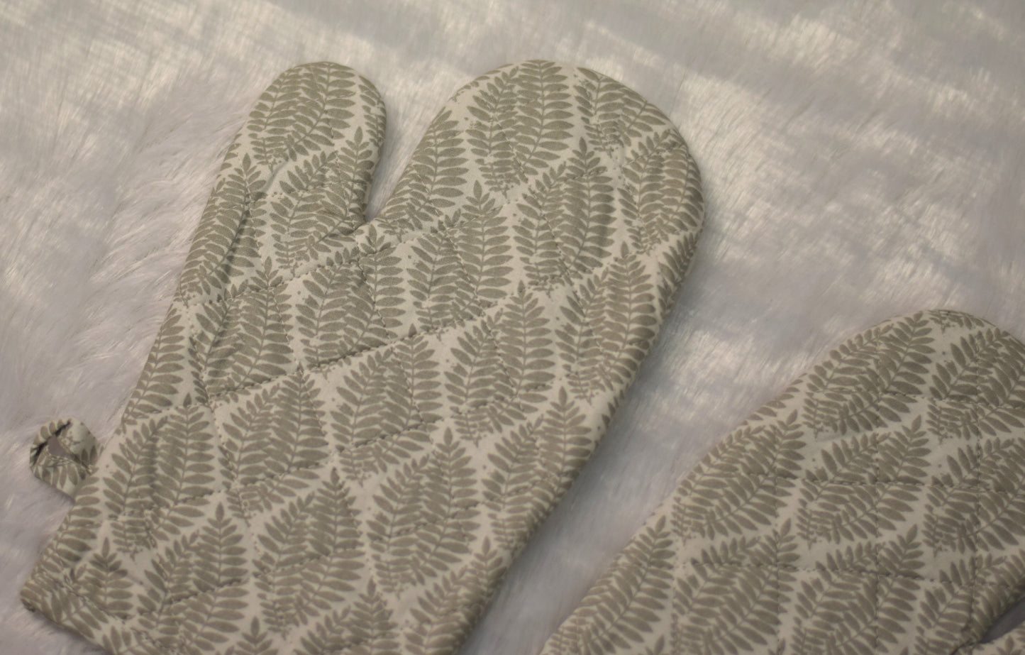 Leaf Pattern Cotton Oven Gloves – Set of 2