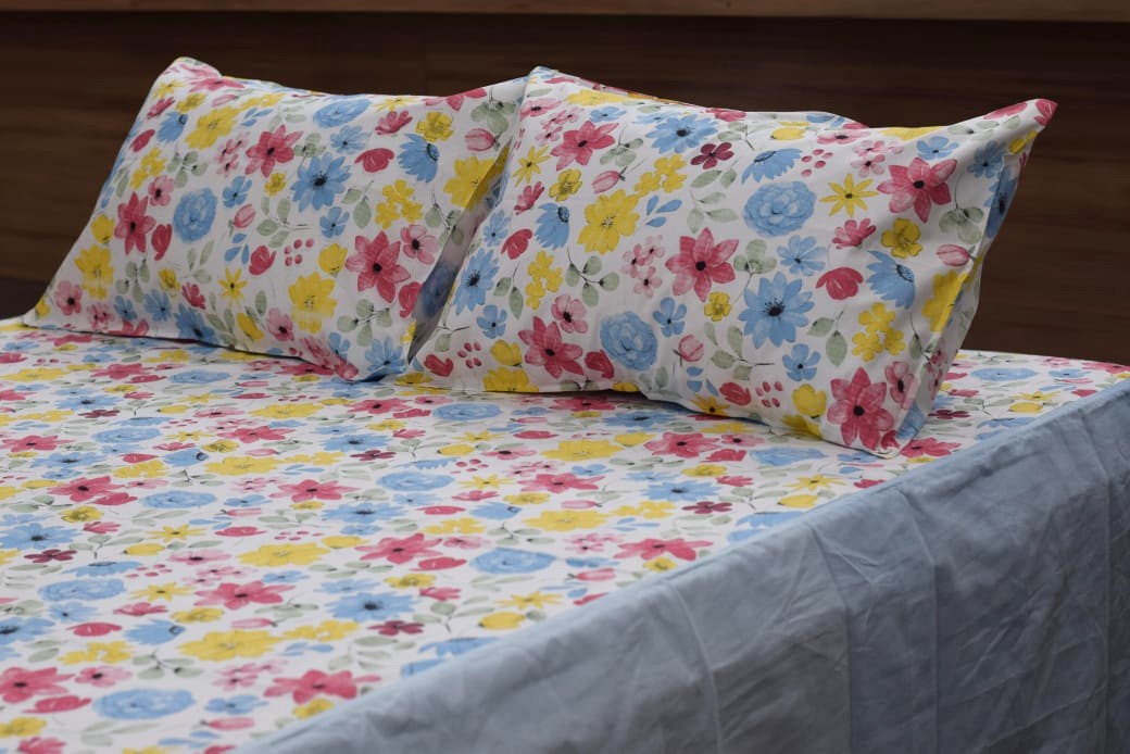 Floral Printed King Size Bedspread with Matching Pillow Covers – Soft & Elegant Bedroom Décor