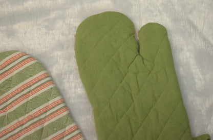 Green Quilted Cotton Oven Gloves – Heat Resistant Kitchen Mitts (Set of 2)