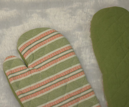 Green Quilted Cotton Oven Gloves – Heat Resistant Kitchen Mitts (Set of 2)