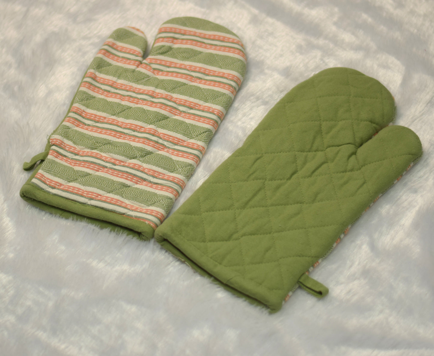 Green Quilted Cotton Oven Gloves – Heat Resistant Kitchen Mitts (Set of 2)