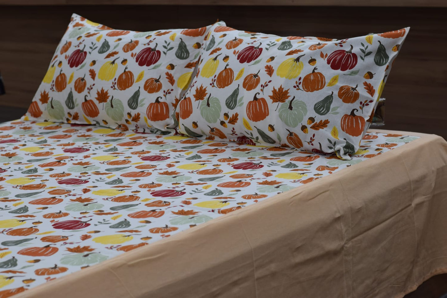 Autumn Pumpkin Print King Size Bedspread with Matching Pillow Covers