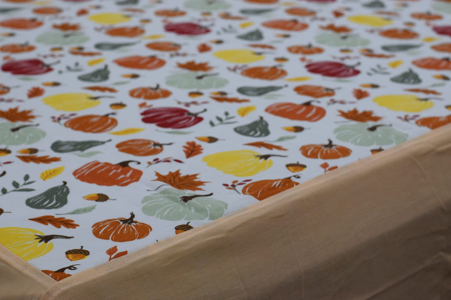 Autumn Pumpkin Print King Size Bedspread with Matching Pillow Covers