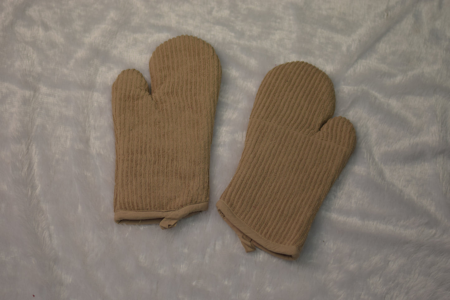 Beige Cotton Quilted Oven Gloves – Heat Resistant Kitchen Mitts (Set of 2)