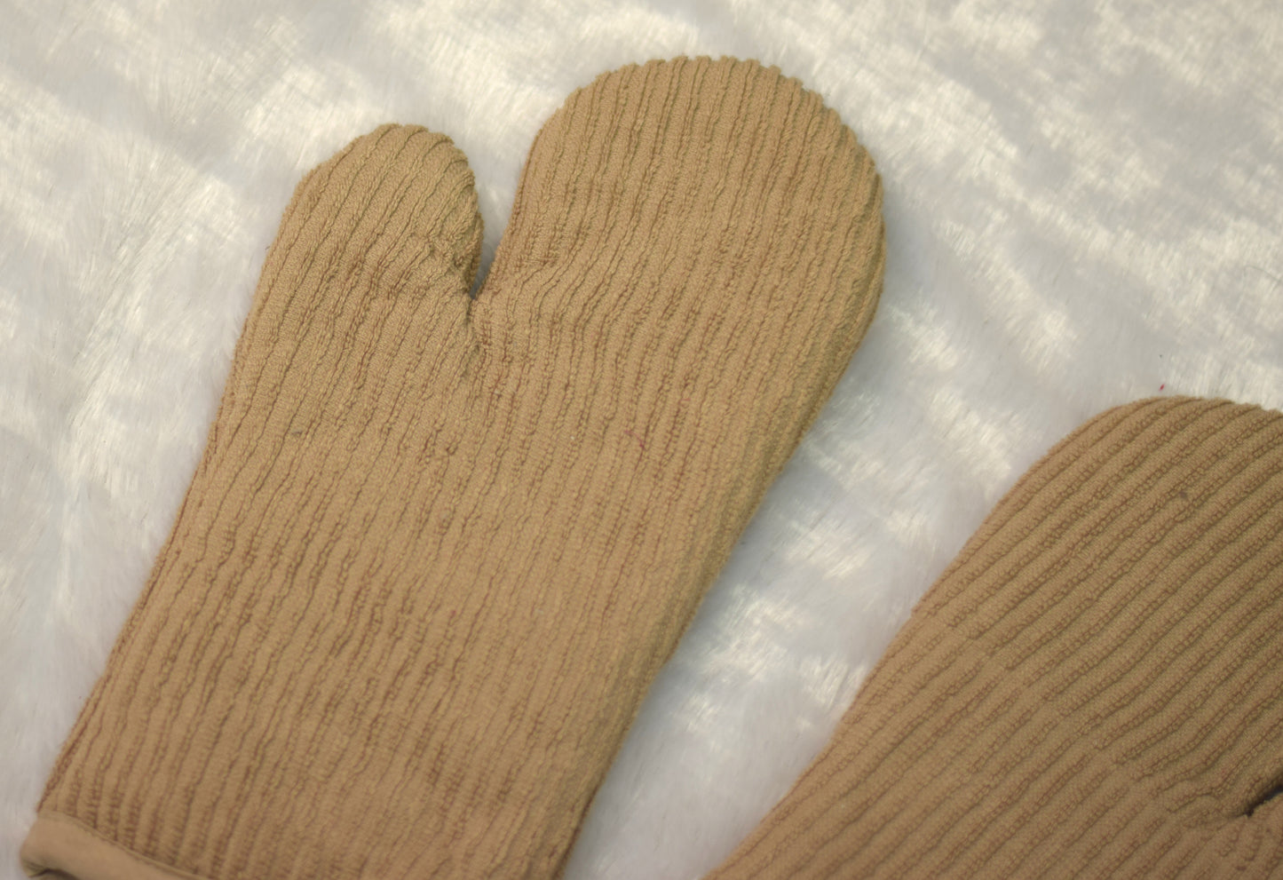 Beige Cotton Quilted Oven Gloves – Heat Resistant Kitchen Mitts (Set of 2)