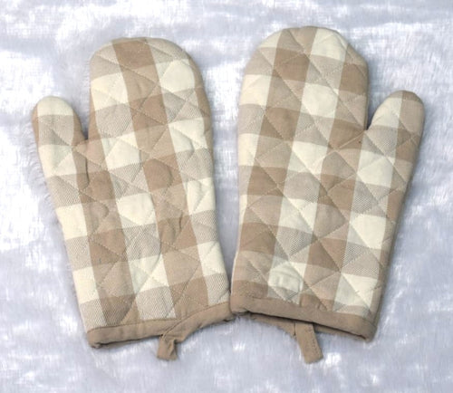Beige Checkered Quilted Oven Gloves – Heat-Resistant Kitchen Mitts (Set of 2)