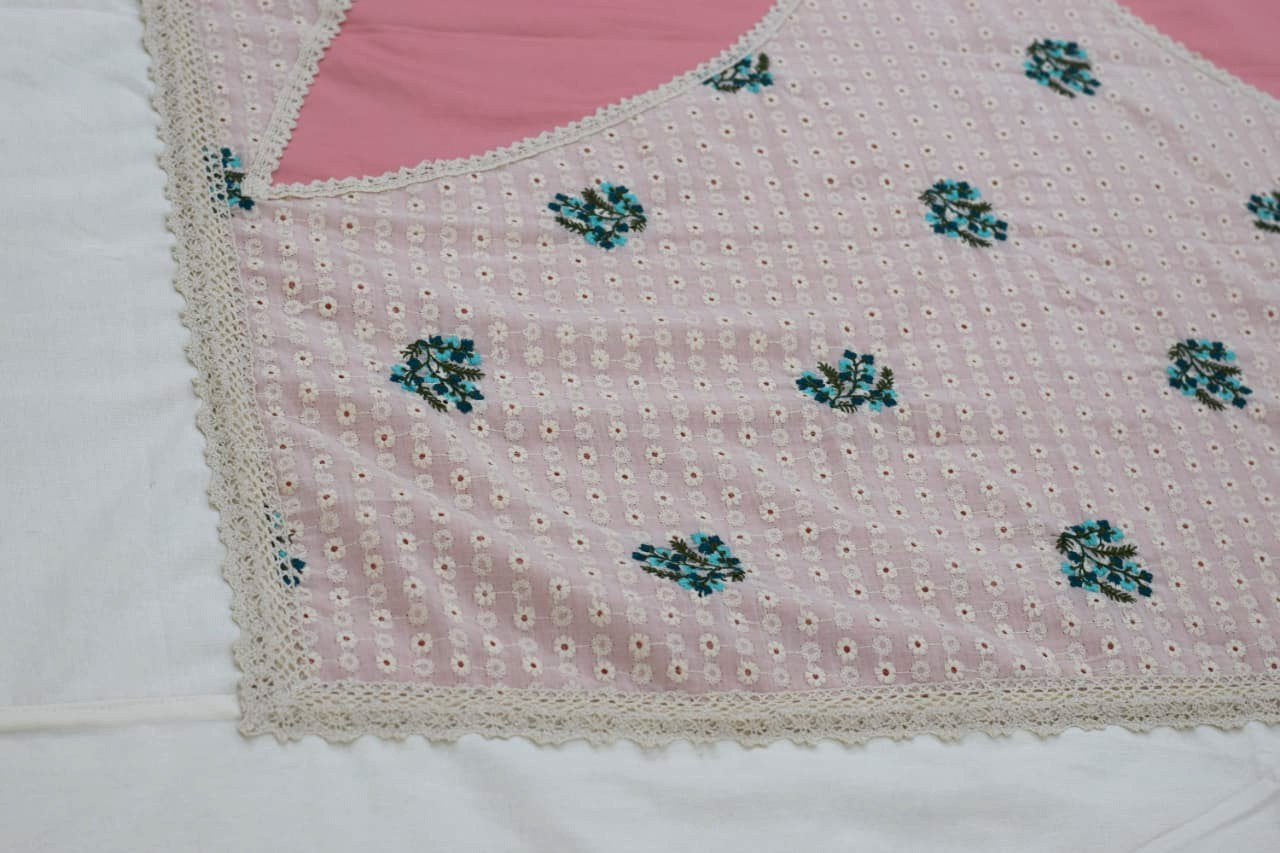 Elegant Floral Appliqué King Size Bed Spread with Pillow Covers – Soft Cotton, Pink & White