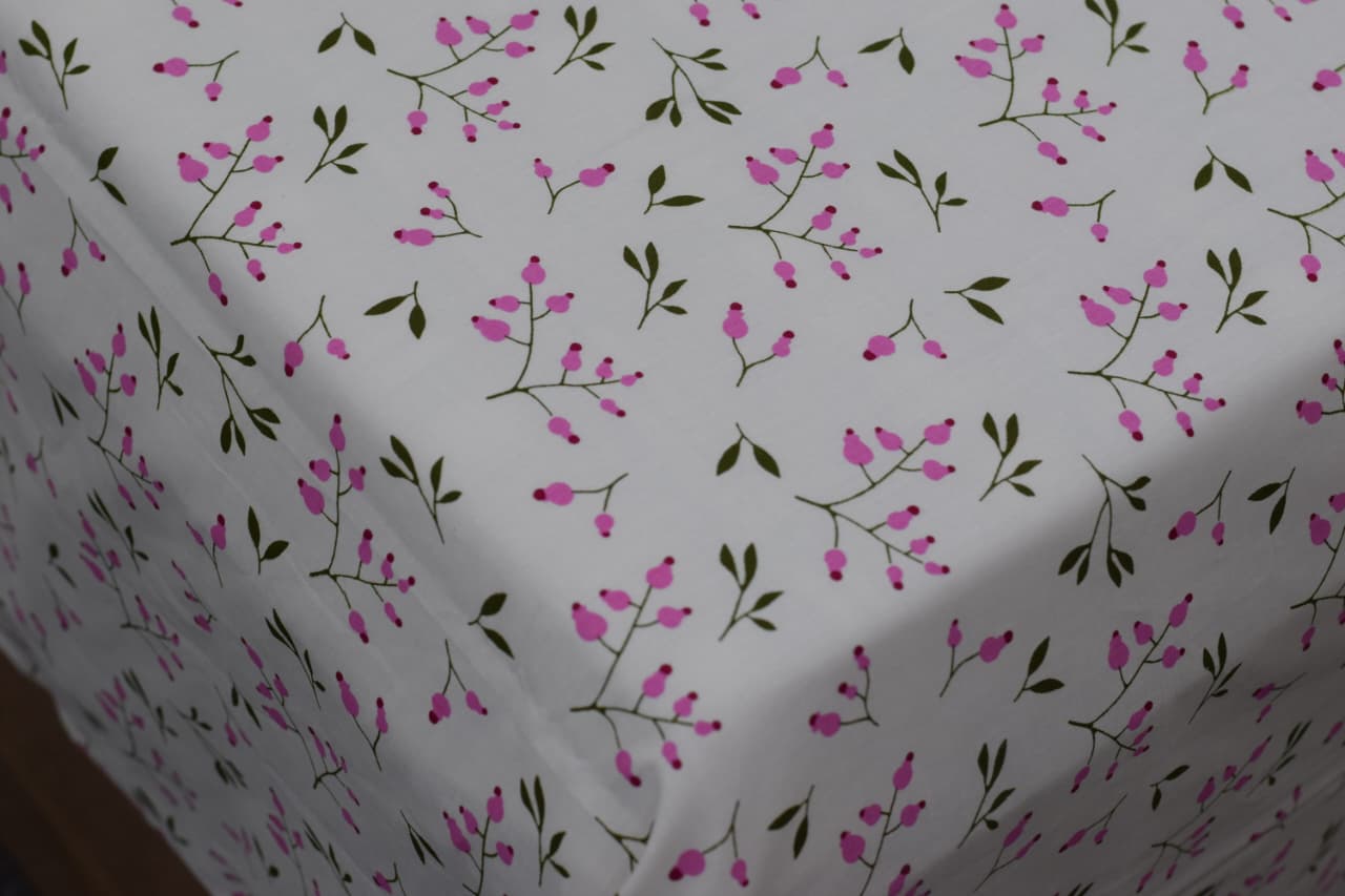 Queen Size Floral Cotton Bedspread – Soft White Base with Pink Blossom Print