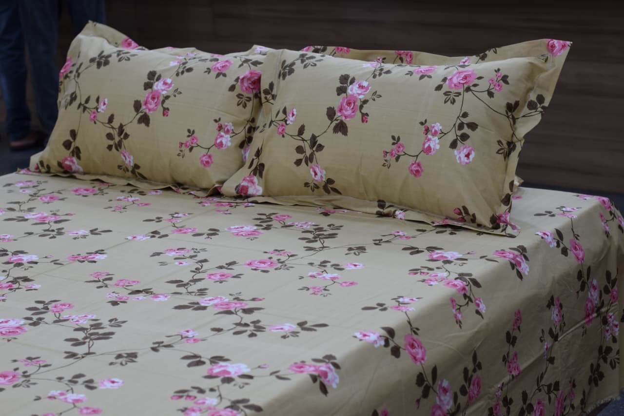 Queen Size Floral Bedspread with Matching Pillow Covers – Beige & Pink Rose Print