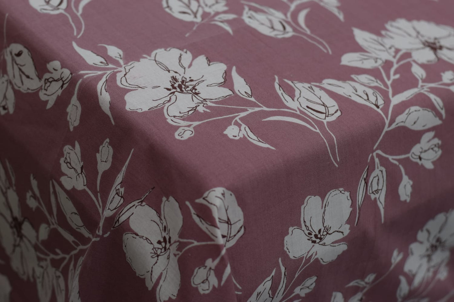 Elegant Floral Queen Size Bedspread – Soft Cotton Feel, Mauve Pink