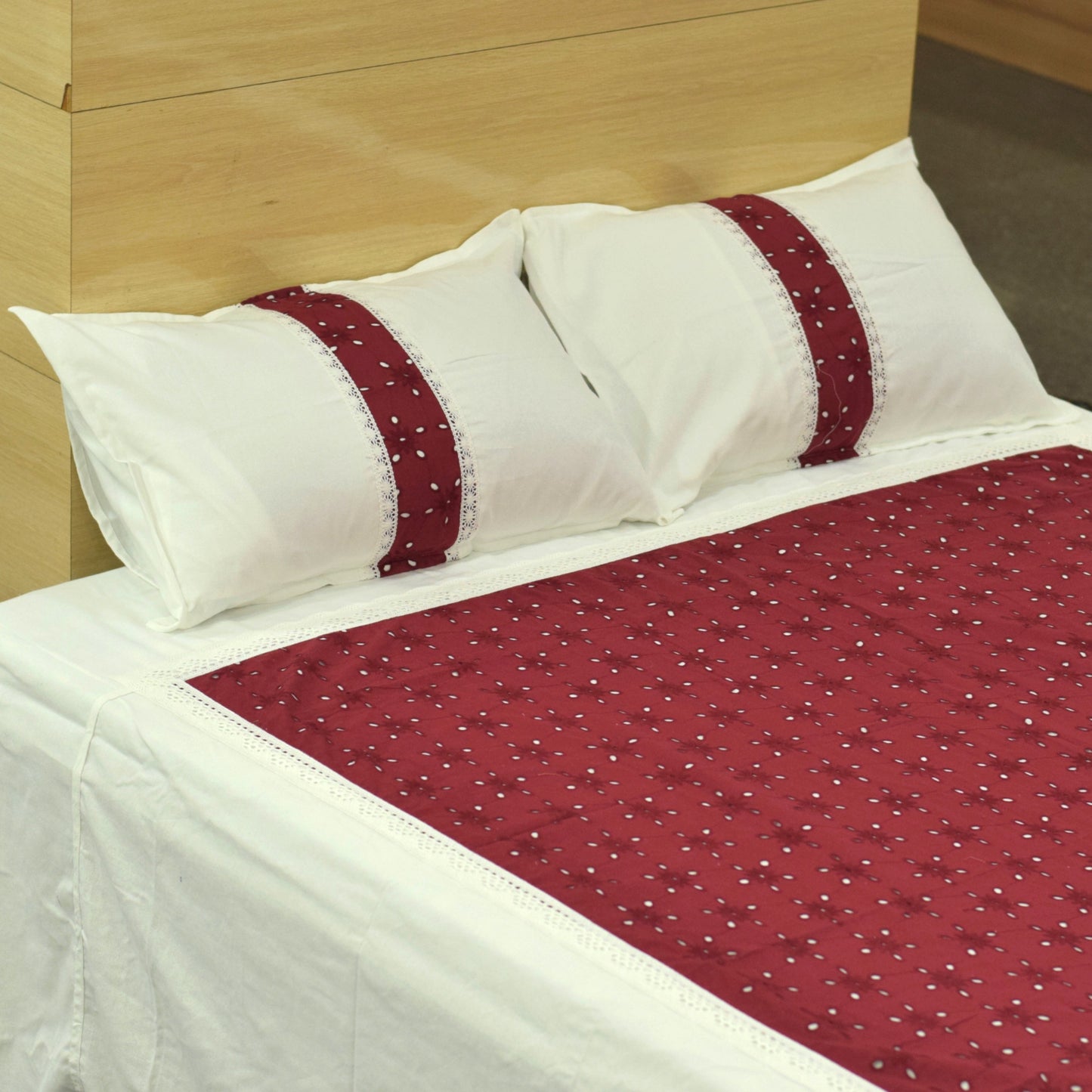 Elegant Maroon & White Cotton King Size Bedsheet Set with Pillow Covers