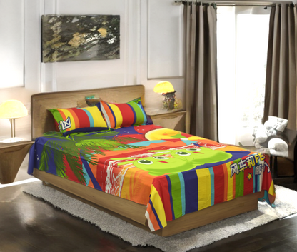 Vibrant Cartoon Beach Theme Queen Size Bedsheet with Pillow Covers