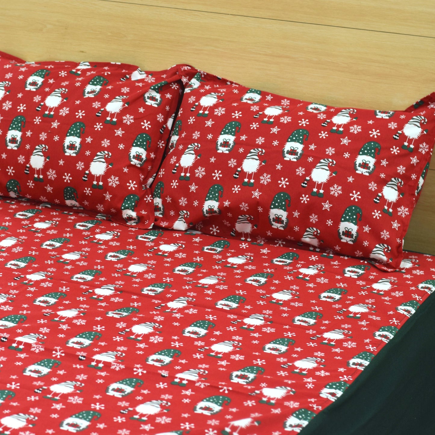 Festive Santa Print King Size Bedsheet with 2 Pillow Covers – Red & Green Christmas Theme