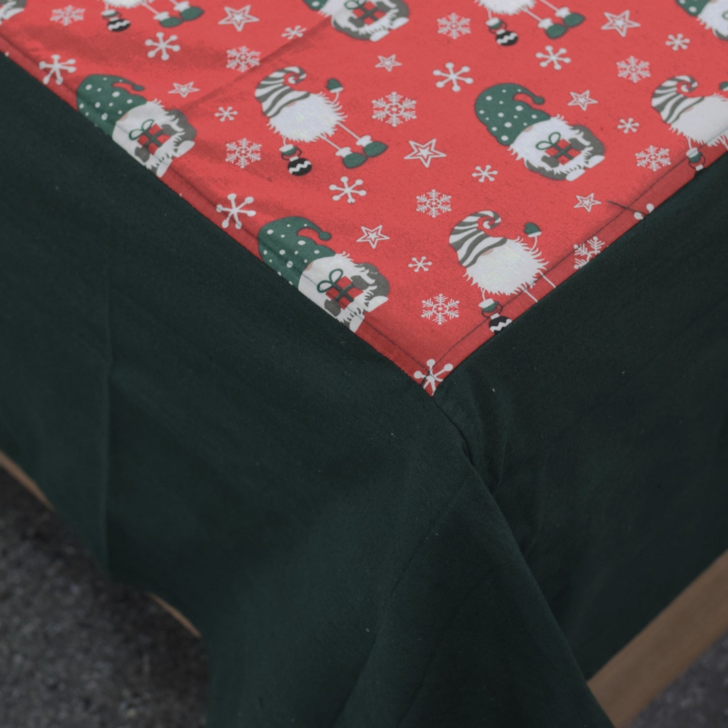 Festive Santa Print King Size Bedsheet with 2 Pillow Covers – Red & Green Christmas Theme