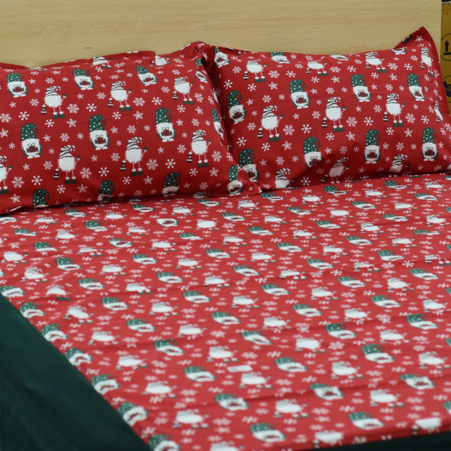 Festive Santa Print King Size Bedsheet with 2 Pillow Covers – Red & Green Christmas Theme