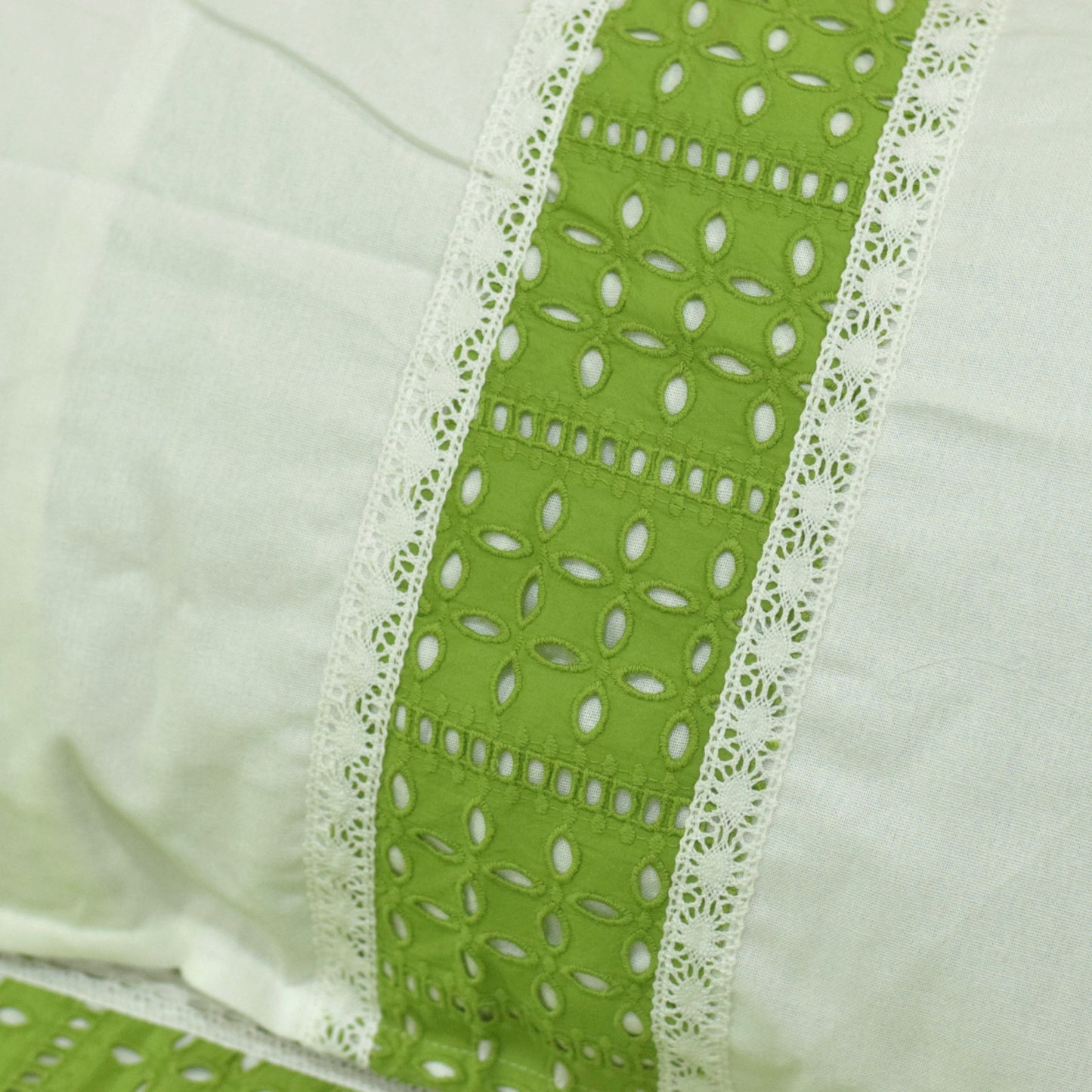 legant White & Green Cotton King Size Bedsheet with Pillow Covers