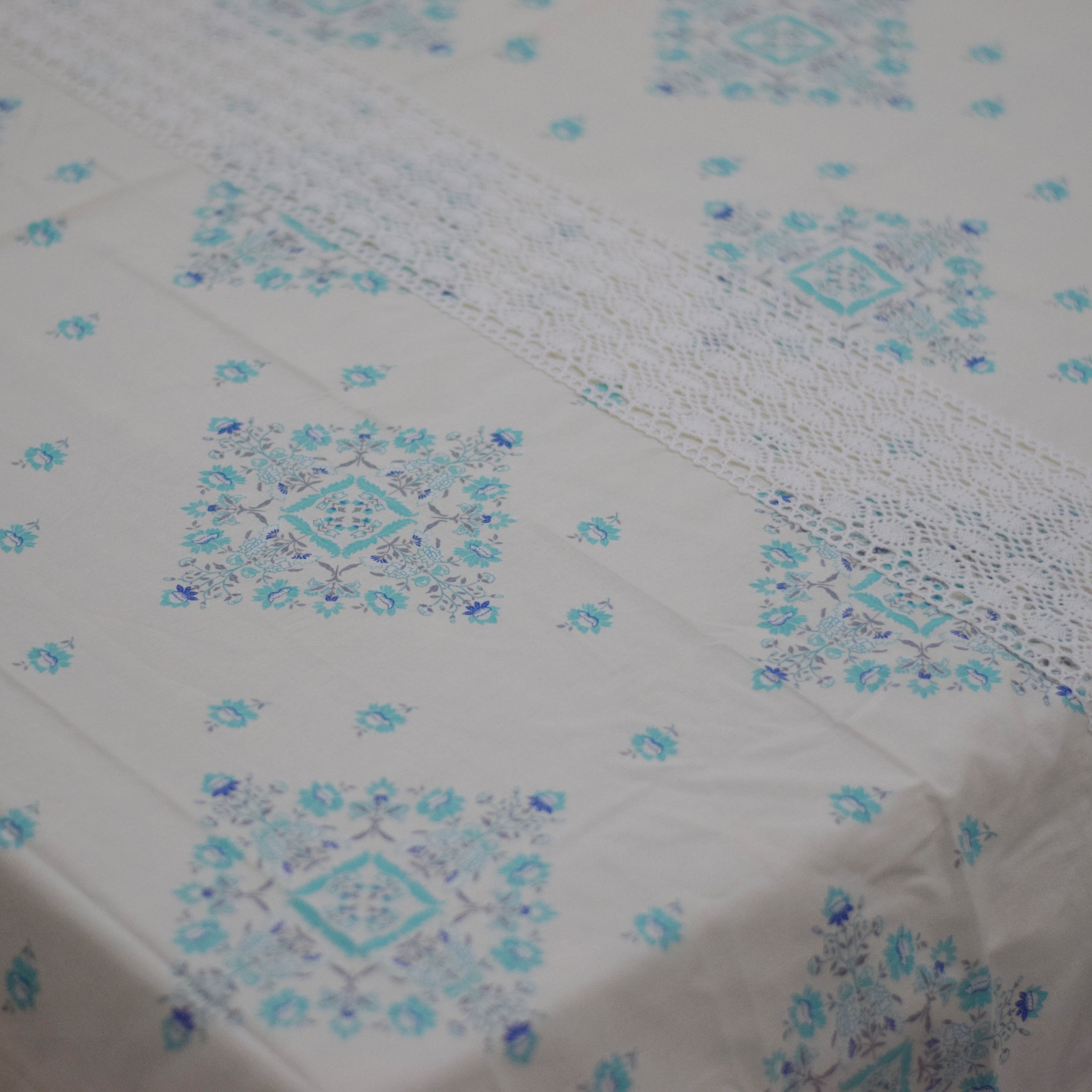 Elegant King Size Cotton Bed Sheet Set with Pillow Covers – Sky Blue Geometric Print