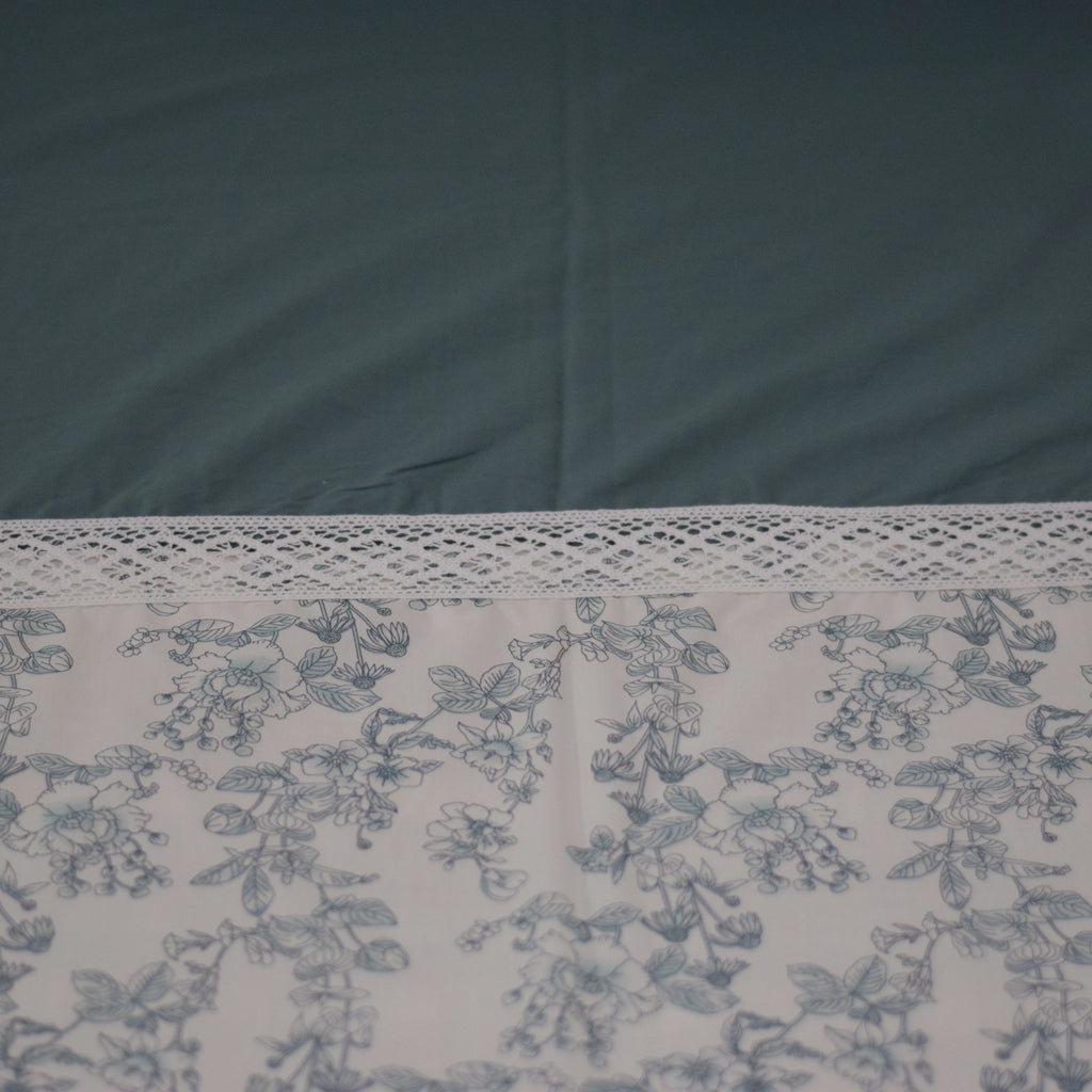 Elegant Floral Queen Size Bedsheet Set with Pillow Covers – Teal & White